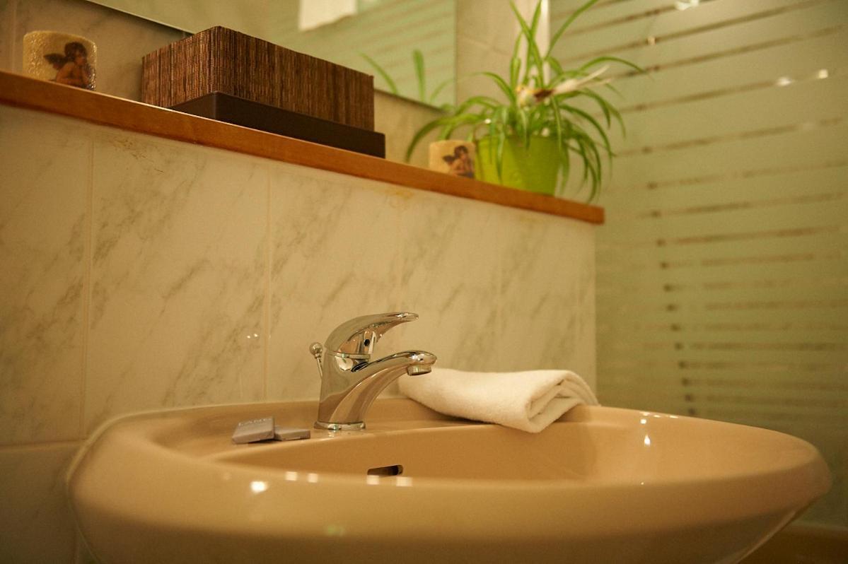 Hotel Le Relais Fleurance Екстер'єр фото
